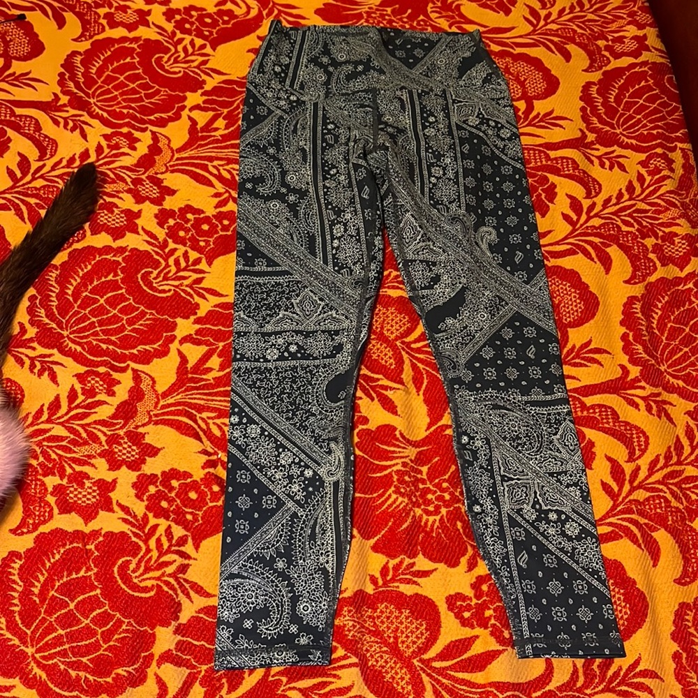 NWT fabletics bandanna print leggings